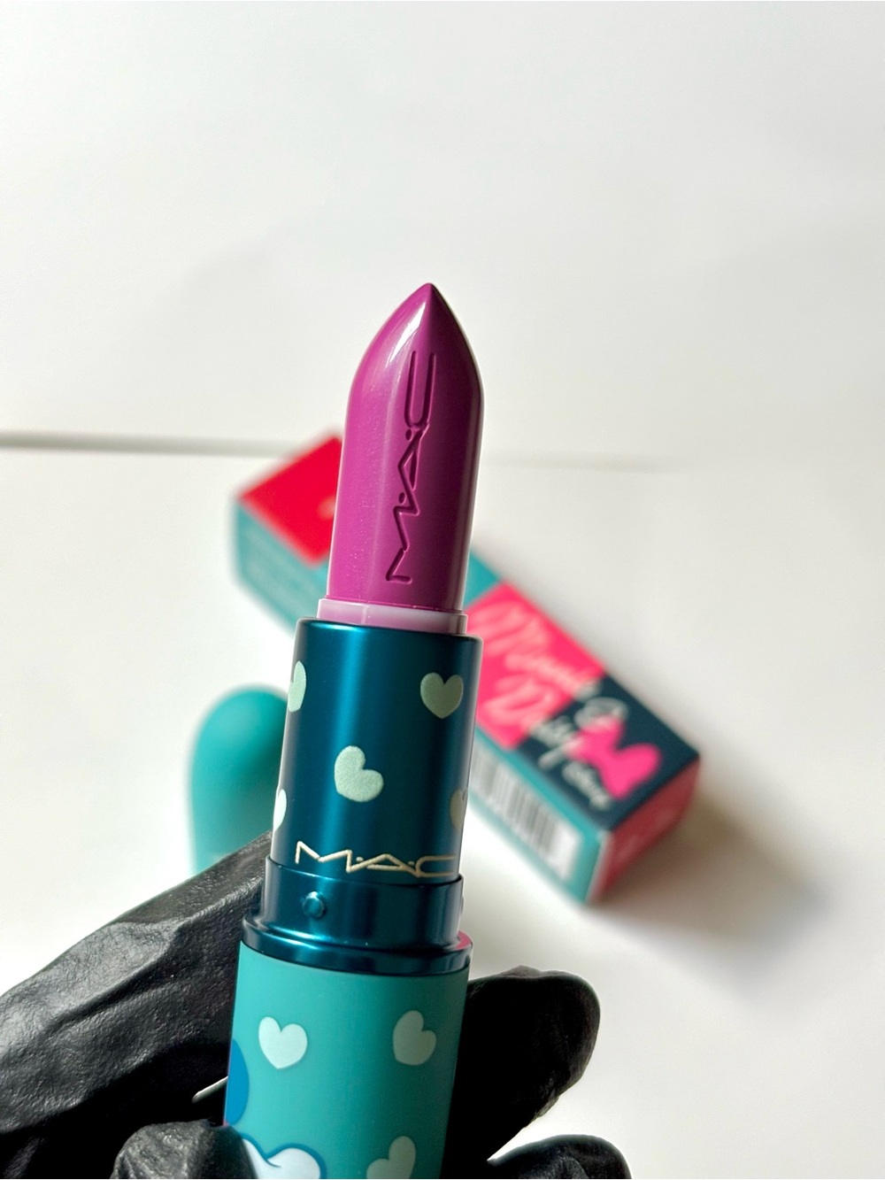 ❗️Sale✨MAC x Minnie Daisy Fuschia Pink Minnie Limited Edition Lipstick✨ - Picture 5 of 12
